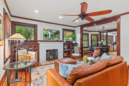 Stroll to Park Avenue from Vintage Lake-View House