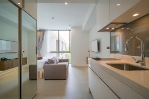 Studio | In-room safe, desk, blackout drapes, soundproofing