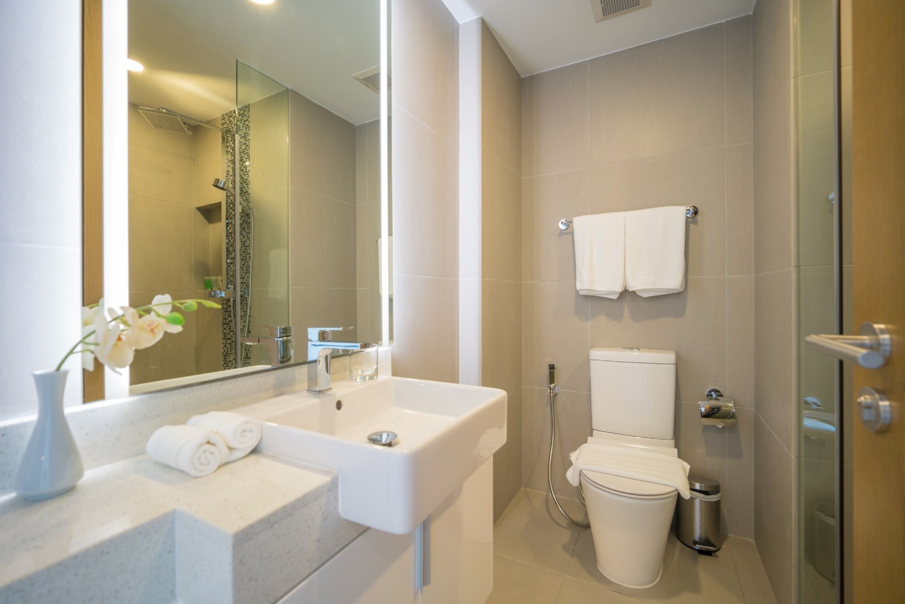 studio | bathroom | shower, free toiletries, bathrobes, towels