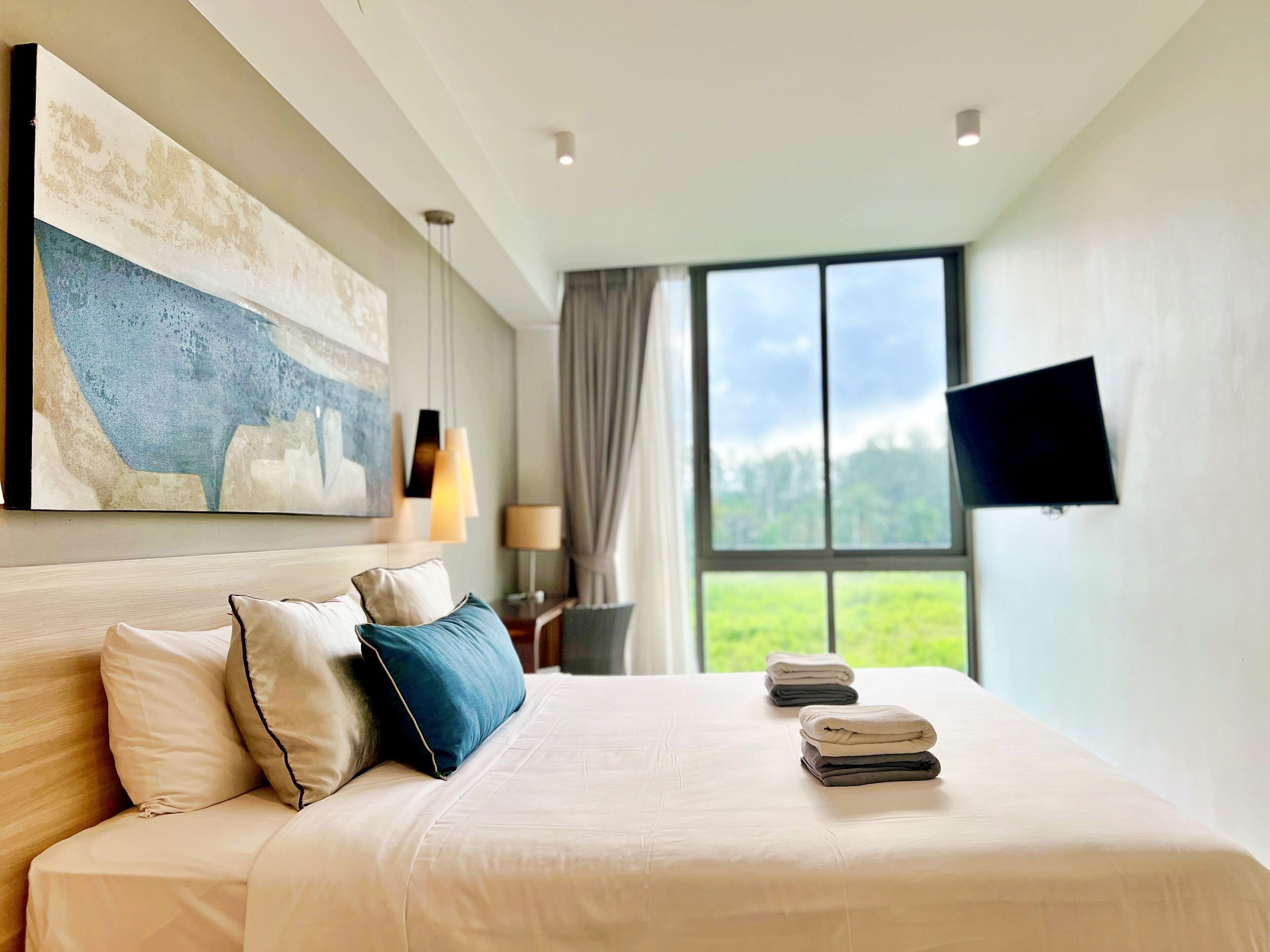 1 Bedroom Superior with Tropical View | Tallelokero huoneessa, työpöytä, pimennysverhot, äänieristys