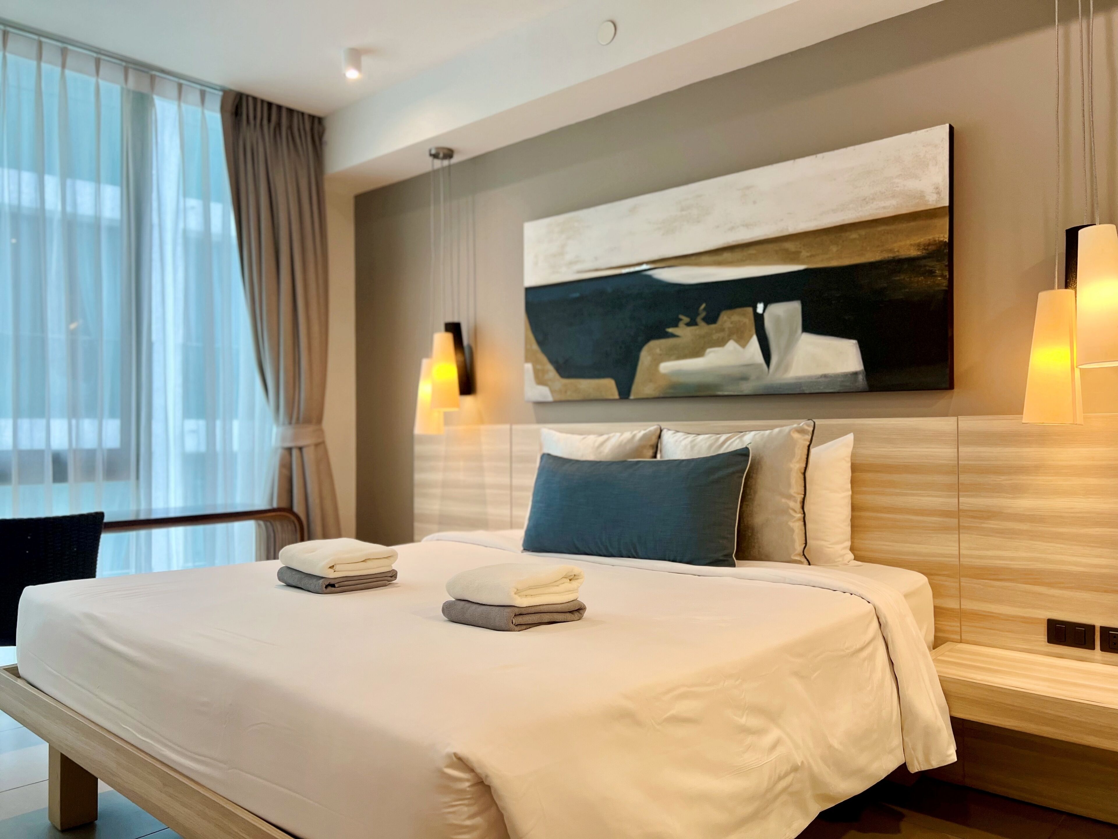 1 Bedroom Apartment Standard | Tallelokero huoneessa, työpöytä, pimennysverhot, äänieristys