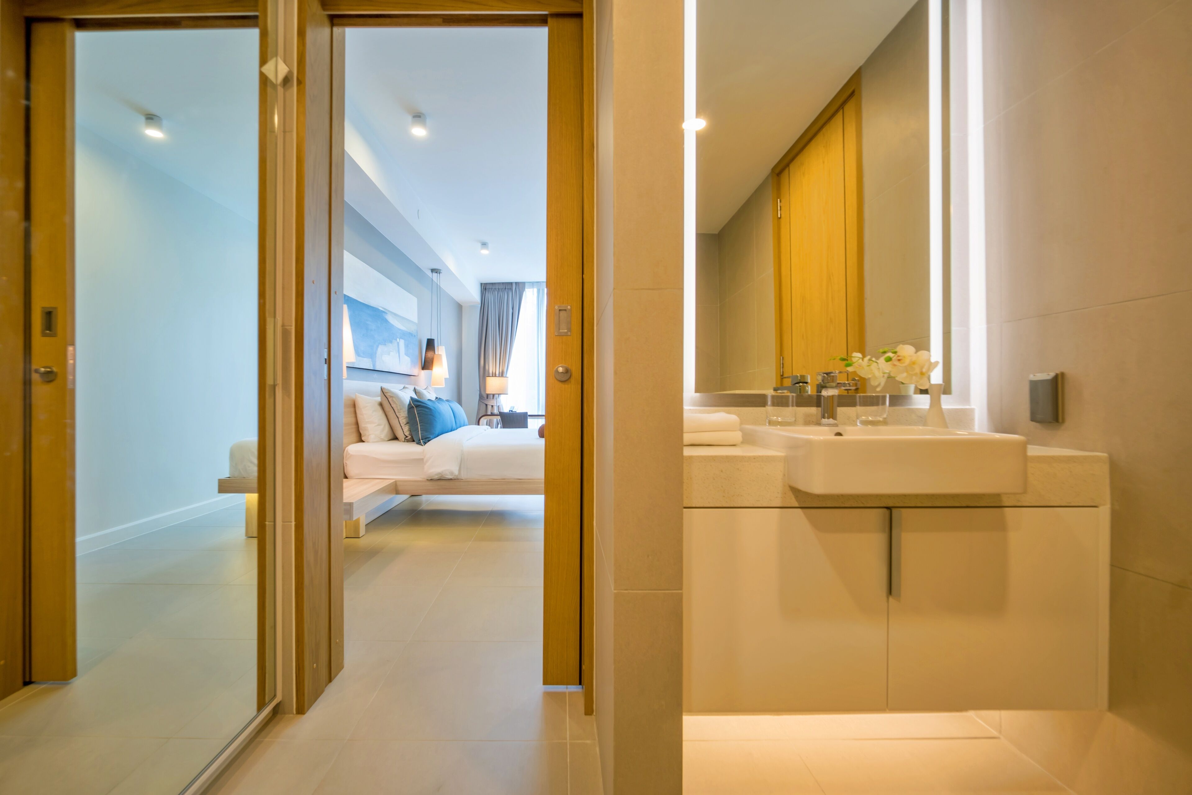 1 Bedroom Superior with Tropical View | Bathroom | Shower, free toiletries, bathrobes, towels