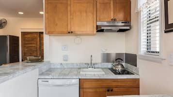 Refrigerador, microondas, parrilla de estufa y lavavajillas