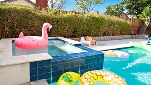 A swimming pool with inflatable rings and a hot tub. - LAST MINUTE SPECIAL! WALK TO DISNEY & CONVENTION CENTER! Private heatedpool (Anaheim)