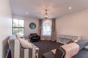 X1 Bedroom Lux Apartment | Living area | Flat-screen TV, Netflix - Provincial Apartment 3 (Nelson)