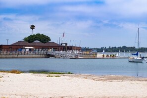 Am Strand, Liegestühle, Strandtücher