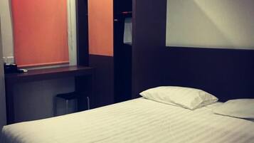 Desk, rollaway beds, free WiFi