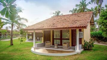 Premium Villa with Garden View | 1 ๊ฐ์ ์นจ์ค, ๋ฏธ๋๋ฐ, ๊ฐ์ค ๋ด ๊ธ๊ณ , ์ฑ
์