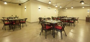 Desayuno buffet diario (INR 1000 por persona)