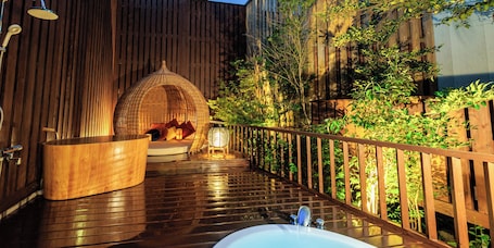 Decoración personalizada, muebles diferentes, escritorio y wifi gratis