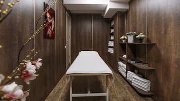 Sauna, bagno turco, sale per trattamenti e massaggi, manicure/pedicure