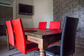 Daily continental breakfast (ZAR 80 per person)
