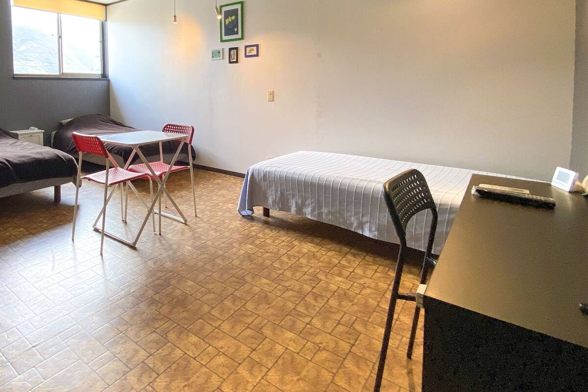 ห้องเบสิกทริปเปิล, ปลอดบุหรี่ (1-4 people / Alto) | โต๊ะทำงาน, Wi-Fi ฟรี, ผ้าปูที่นอน