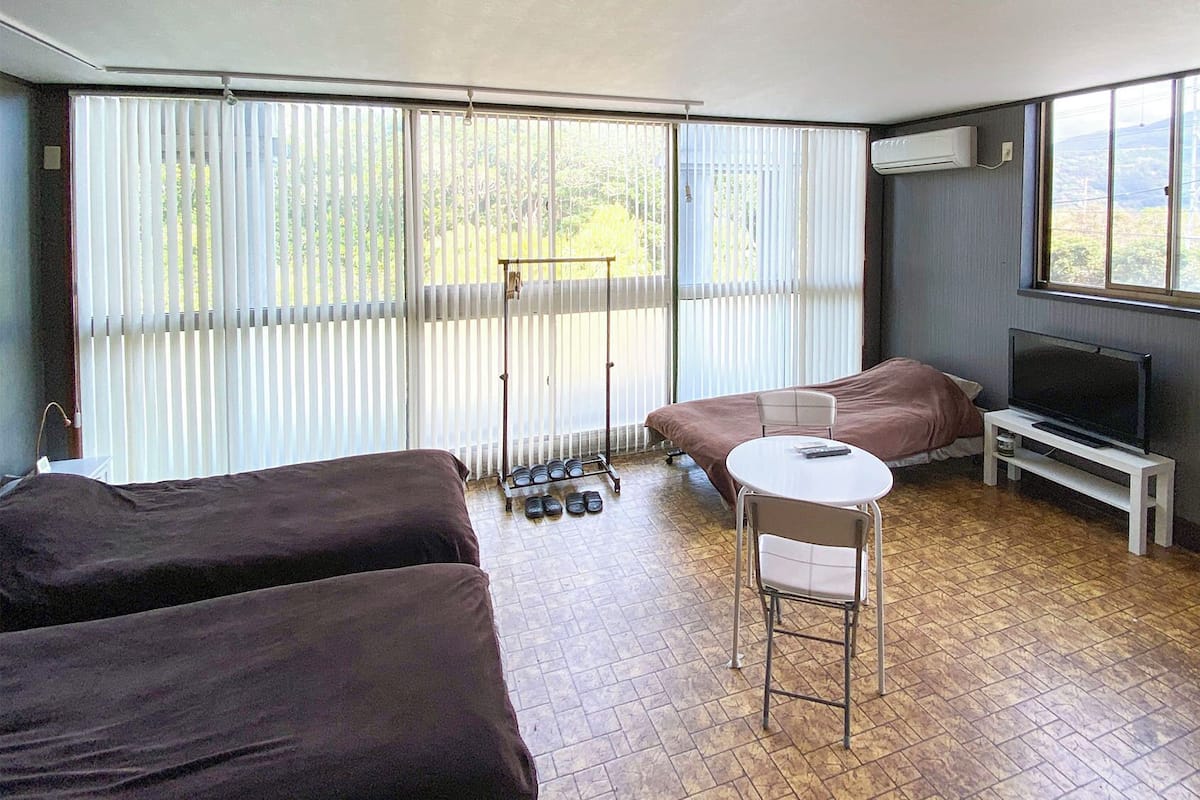 Desk, WiFi (free), bed sheets