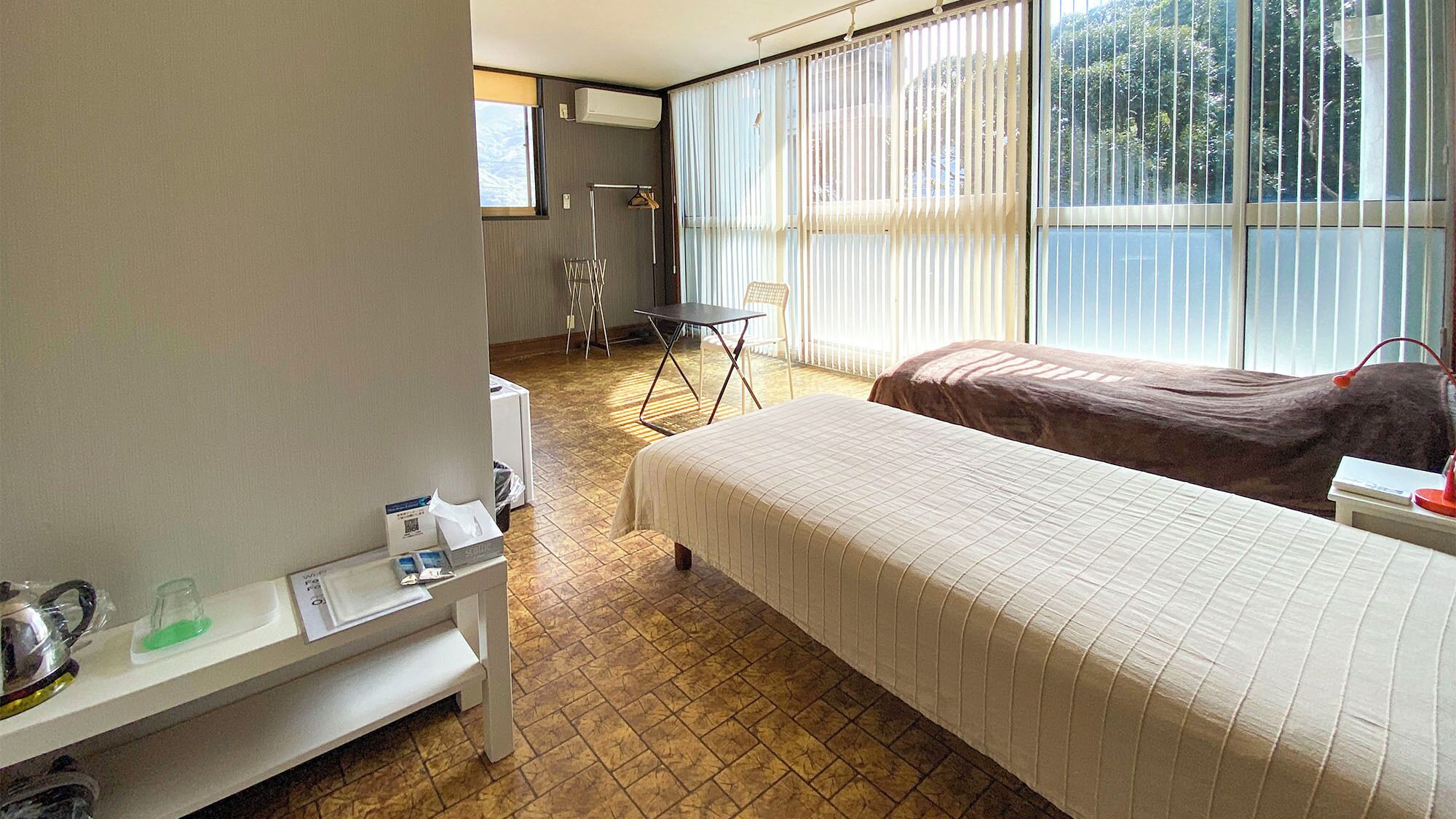 Desk, free WiFi, bed sheets