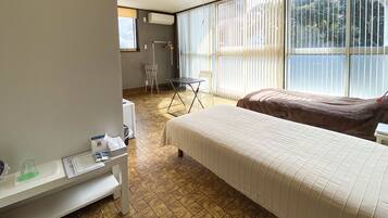 Twin Room, Non Smoking (for 1-3 people / Soprano) | Desk, free WiFi, bed sheets
