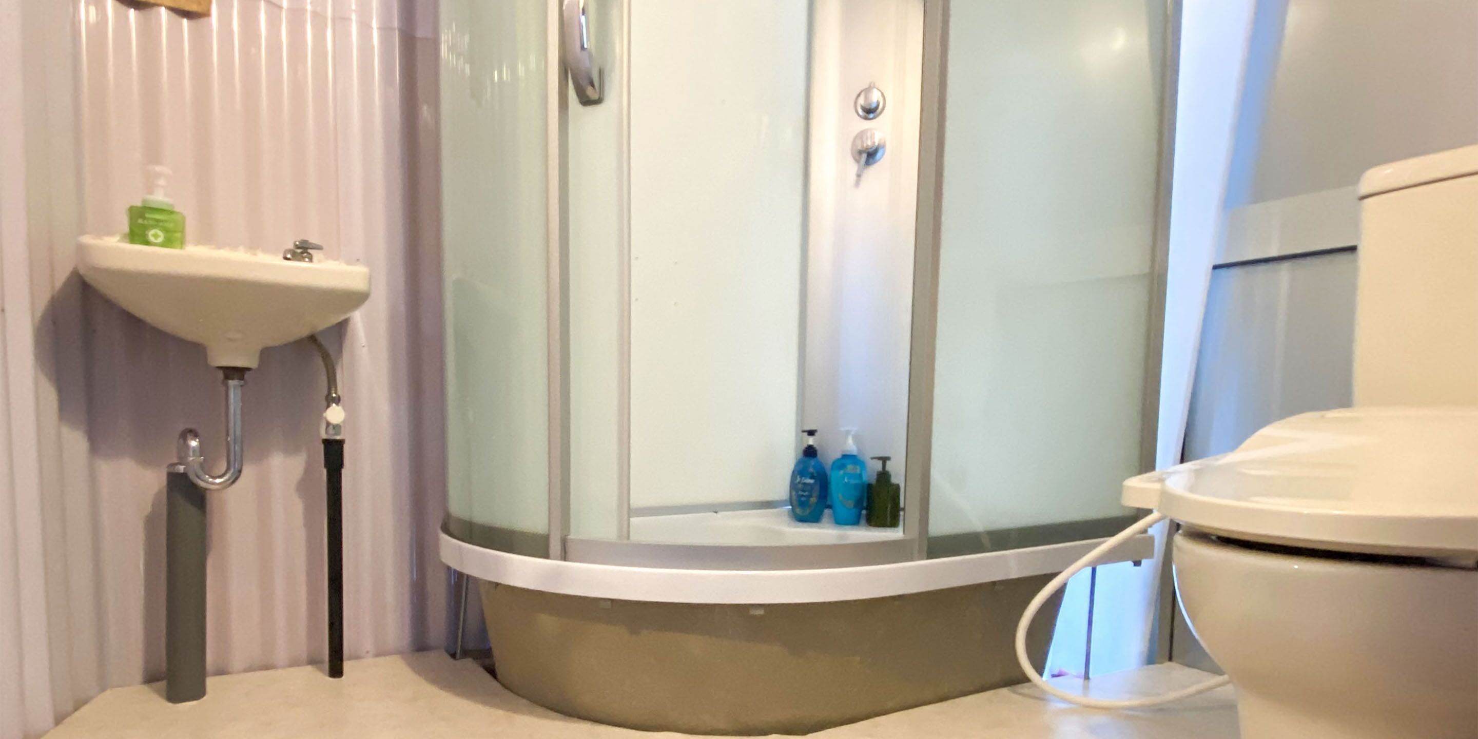 twin room, non smoking (for 1-3 people / baritone) | bathroom | shower, free toiletries, hair dryer, slippers