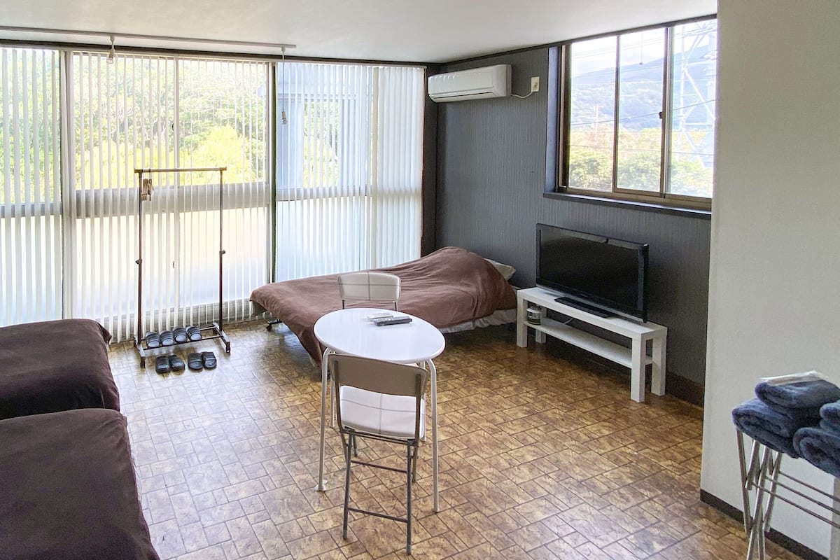 ห้องเบสิกทริปเปิล, ปลอดบุหรี่ (1-4 people / Tenor) | โต๊ะทำงาน, Wi-Fi ฟรี, ผ้าปูที่นอน