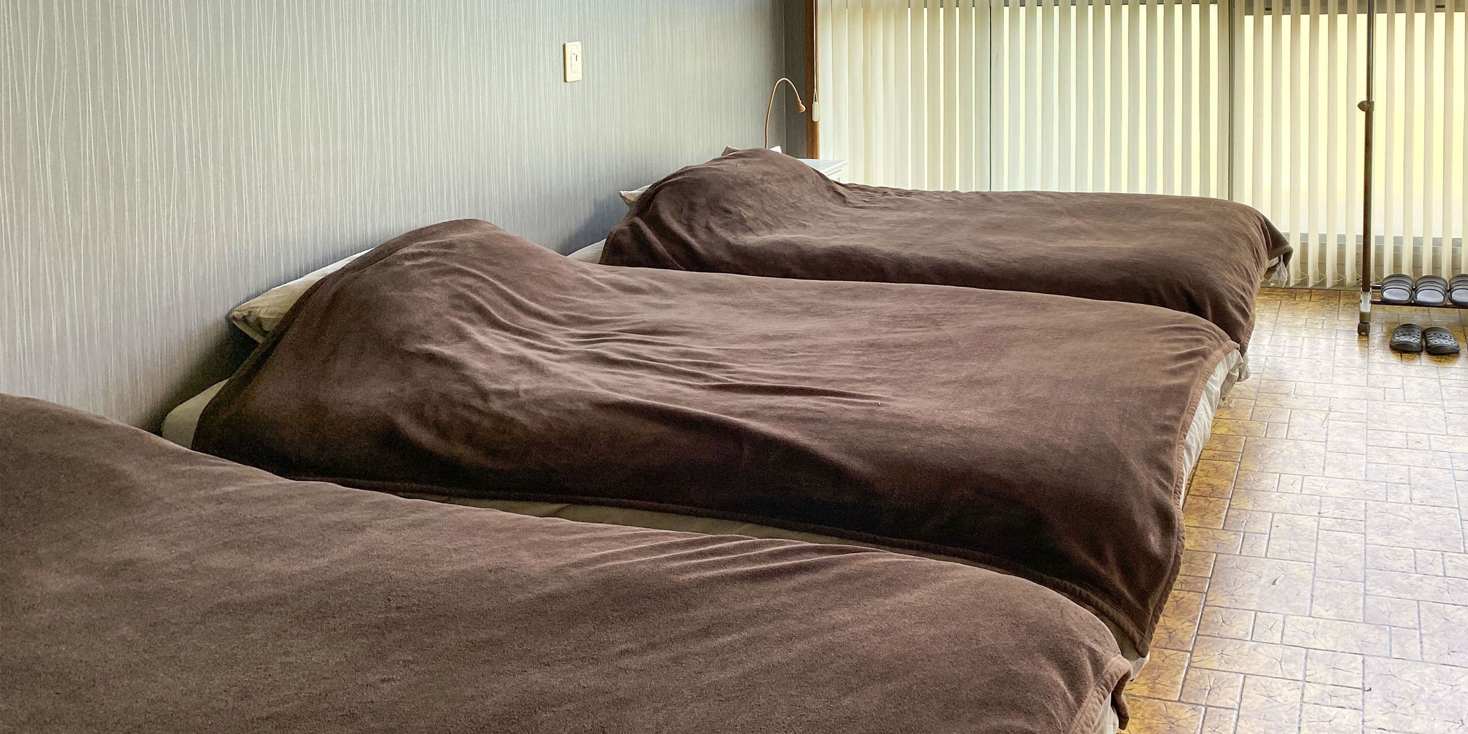 Triple Room, Non Smoking (for 1-4 people / Tenor) | Desk, free WiFi, bed sheets