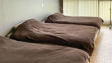 Triple Room, Non Smoking (for 1-4 people / Tenor) | Desk, free WiFi, bed sheets