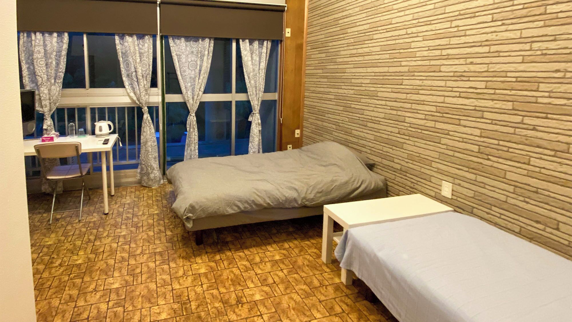 Desk, free WiFi, bed sheets
