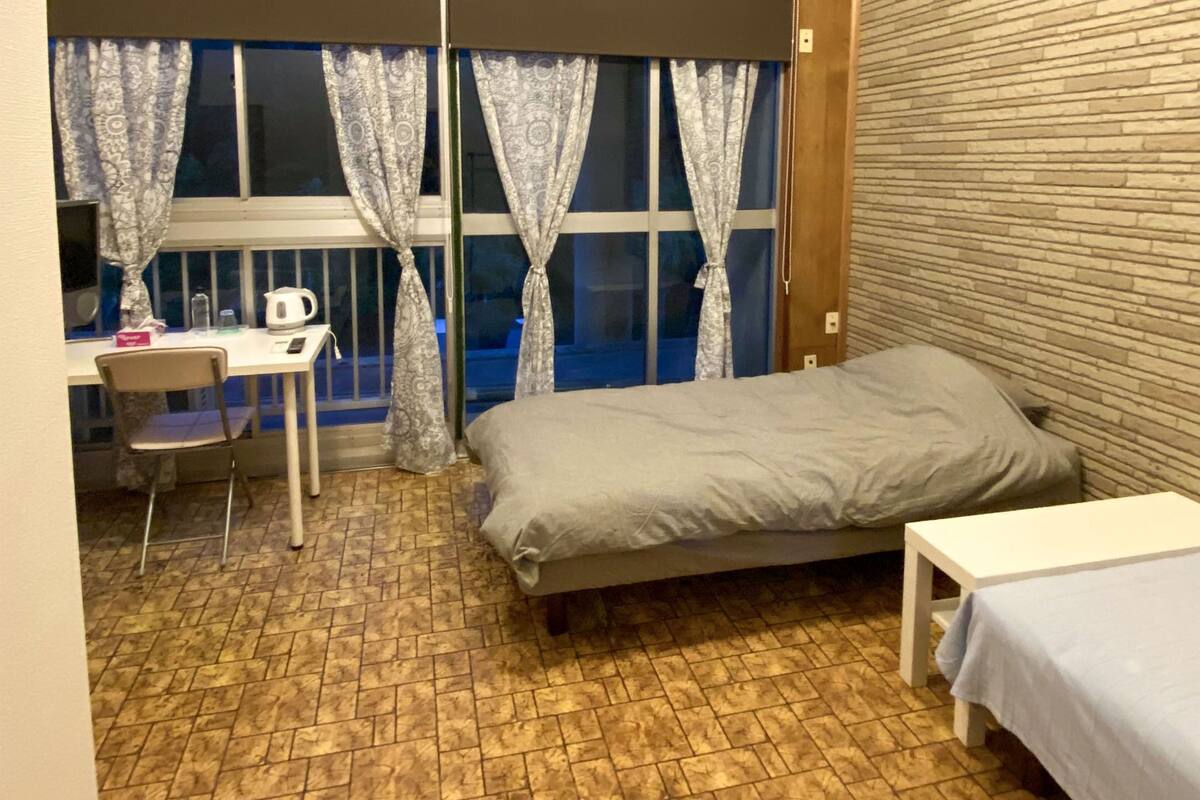 ห้องเบสิกทวิน, ปลอดบุหรี่ (1-3 people /Baritone) | โต๊ะทำงาน, Wi-Fi ฟรี, ผ้าปูที่นอน