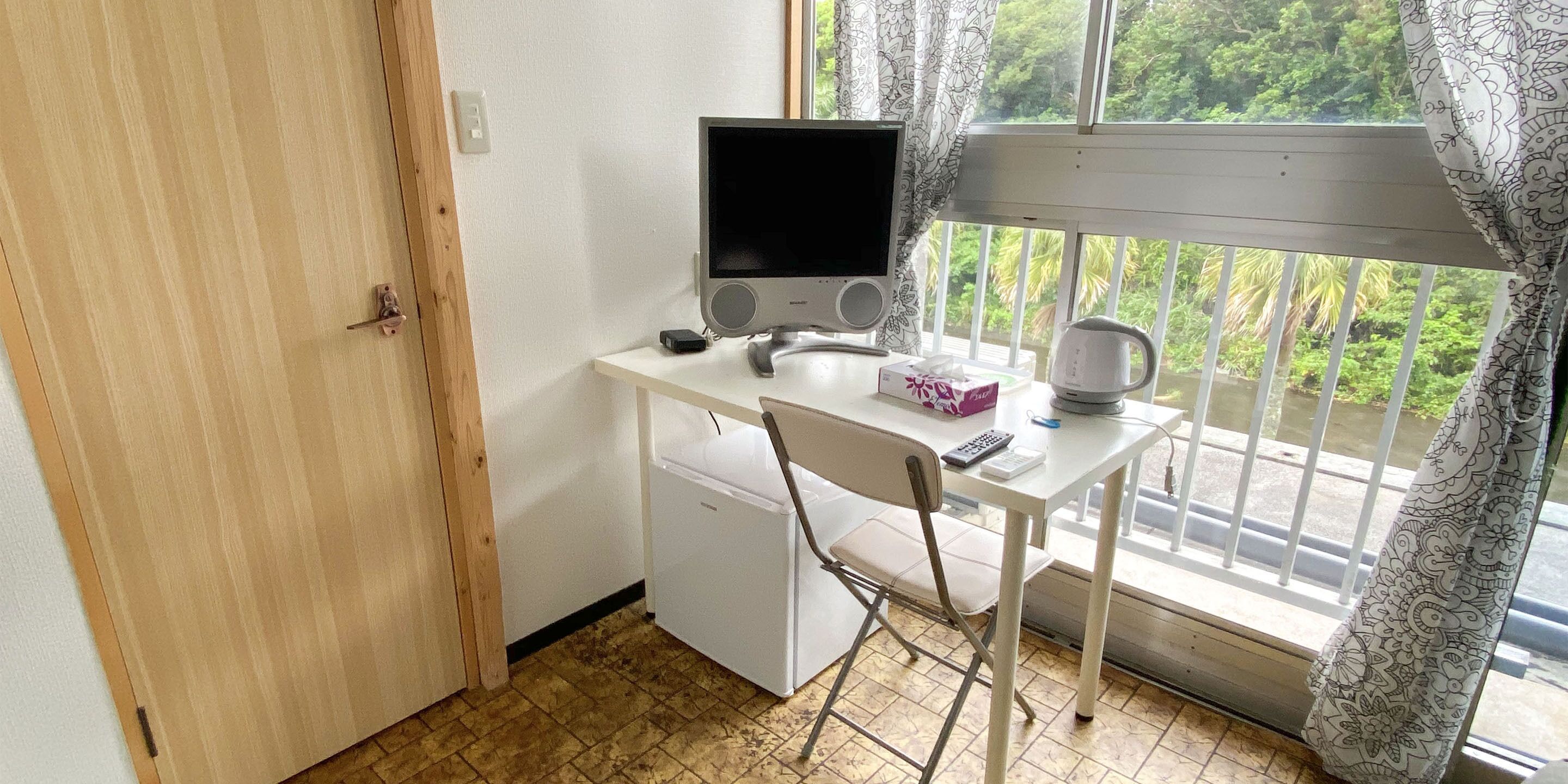 twin room, non smoking (for 1-3 people / baritone) | desk, free wifi, bed sheets