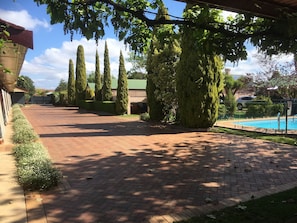 Property grounds - Country Apartments (Dubbo)