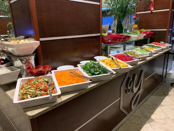 Breakfast, lunch and dinner served - Genc Yazici Hotel Uludag (Bursa)