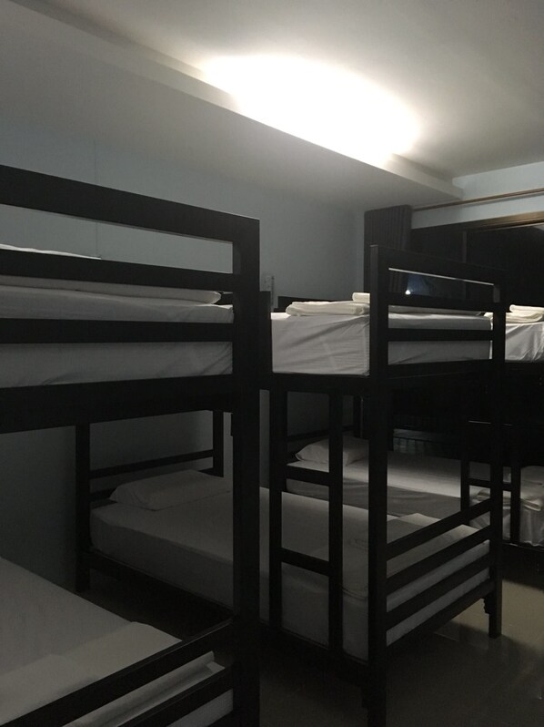 Mixed Dormitory with Shared Bathroom