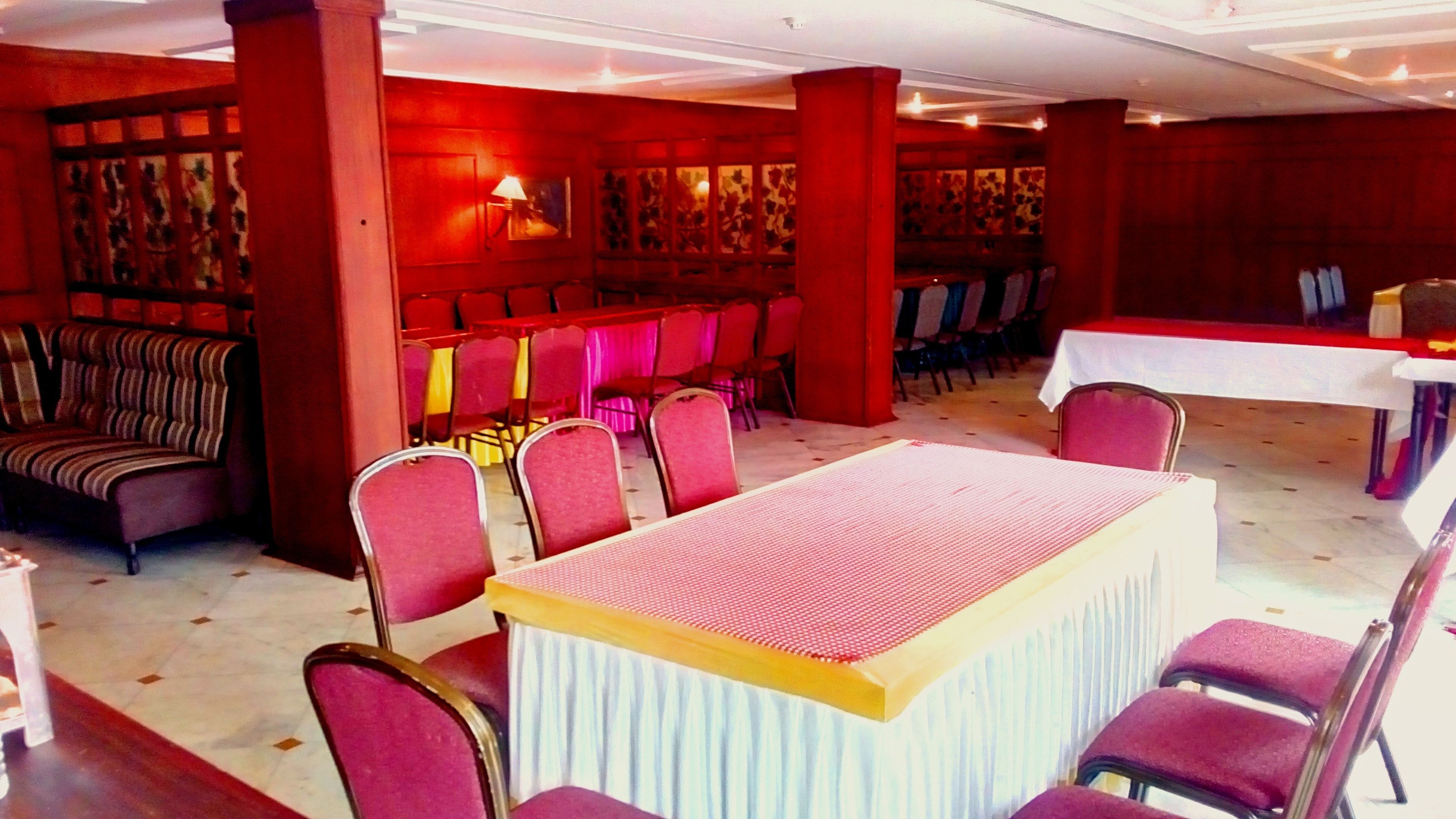 2 bars/lounges, poolside bar