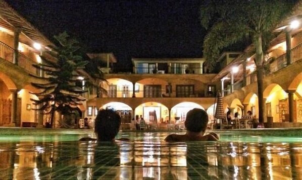 Fachada del alojamiento - Noche