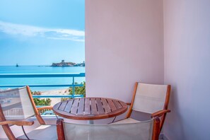 Habitación cuádruple panorámica, 1 habitación, vista al mar | Balcón