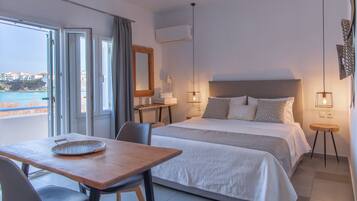 Panoramic Studio, 1 Double Bed, Sea View | Tempur-Pedic beds, soundproofing, iron/ironing board, free WiFi