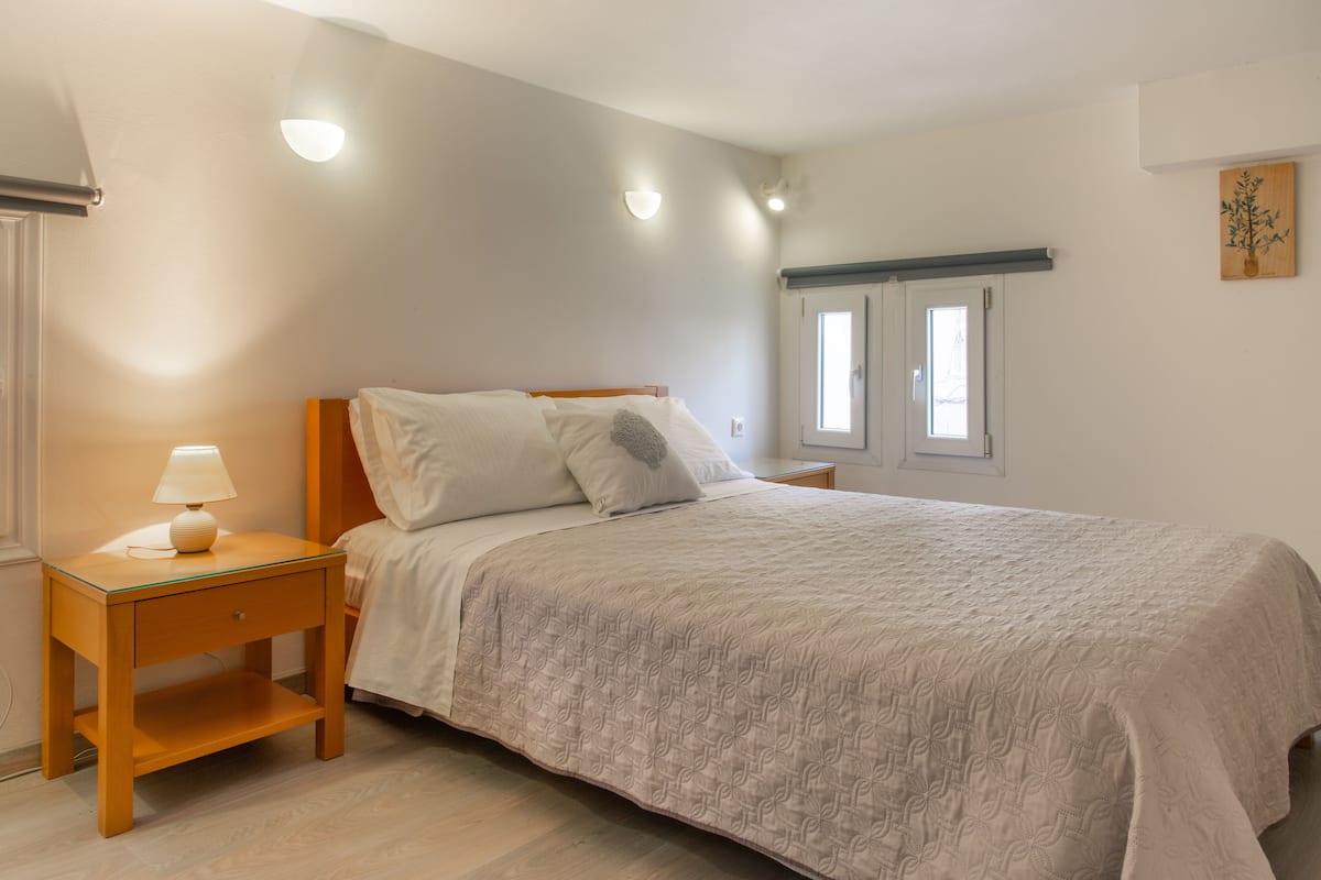 Loft Junior, 1 letto queen con divano letto, fumatori | Materassi Tempur-Pedic, insonorizzazione, ferro/asse da stiro