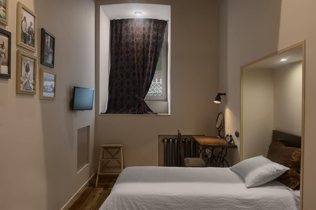 Double or Twin Room | Peti besi dalam bilik, seterika/papan seterika, Wi-fi percuma