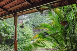 Exterior - Mahua Vann Pench (Kurai)