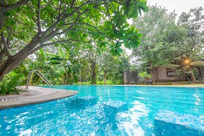 Outdoor pool - Mahua Vann Pench (Kurai)