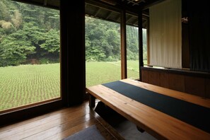 Desayuno completo gratuito y diario