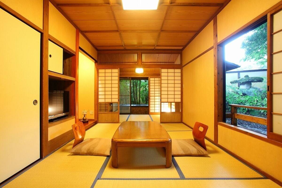 Japanese-Style Room with Shared Bathroom | In-room safe, WiFi (free), bed sheets