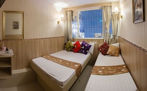 Dreibettzimmer | Kostenloses WLAN, Bettwäsche, Rollstuhlgeeignet