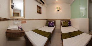 Habitación con 2 camas individuales | Wifi gratis, ropa de cama y acceso para silla de ruedas 
