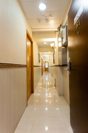 Hallway - J2 Guest House (Kowloon)