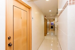 Hallway - J2 Guest House (Kowloon)