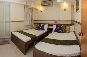Family Room | Free WiFi, bed sheets, wheelchair access - J2 Guest House (Kowloon)