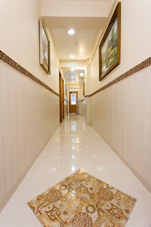Hallway - J2 Guest House (Kowloon)