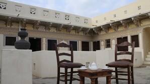 Property grounds - Paawana Haveli Mandaawa (Jhunjhunu)
