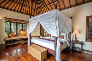 Villa, 1 Bedroom | Premium bedding, in-room safe, desk, iron/ironing board - Villa Saffron Seminyak Bali (Seminyak)