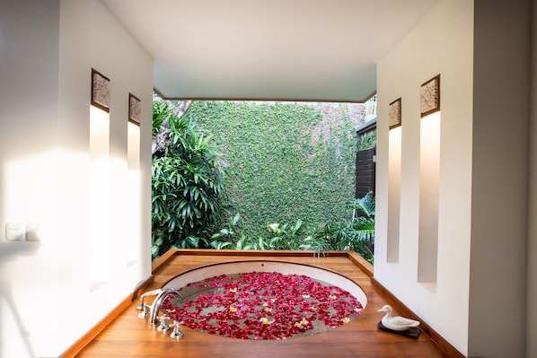 Amenidades de baño gratuitas, secadora de cabello, toallas 