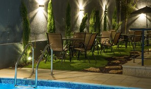Outdoor pool - Shams al weibdeh hotel apartment (Amman)